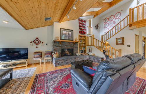 Cloudcroft Mtn Home with Patio, Walk to Golf Course! - Foto 1
