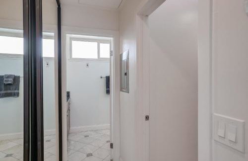 Stunning South Mission Beach Home - AC, Private Patio, Grill and Garage! - Foto 20