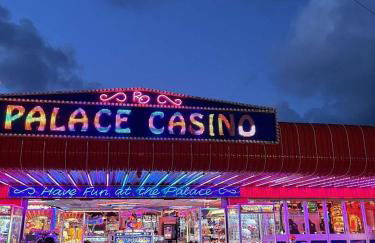 288, Two bed Chalet on Belle Aire Holiday Park - With private veranda, sleeps 5, pet friendly, free Wi-Fi, bed linen and towels included and onsite entertainment available - Foto 30