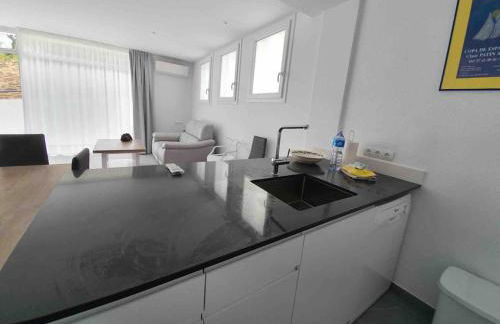 Espectacular Planta Baja con terraza y parking a 5 min de la playa - Foto 9