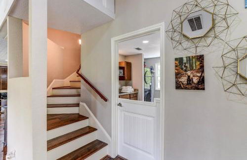 The San Bernard River waterfront provides private access to a spa, boat ramp, and jet skiing - Photo 5