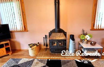 Elite Retreats 4U Lakeside Hot Tub Log Cabin with the fishing peg at Tattershall Lakes Park - Foto 15