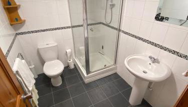 Two Bedroom Bungalow No2 - Secure Gated Parking - Foto 4, Shower