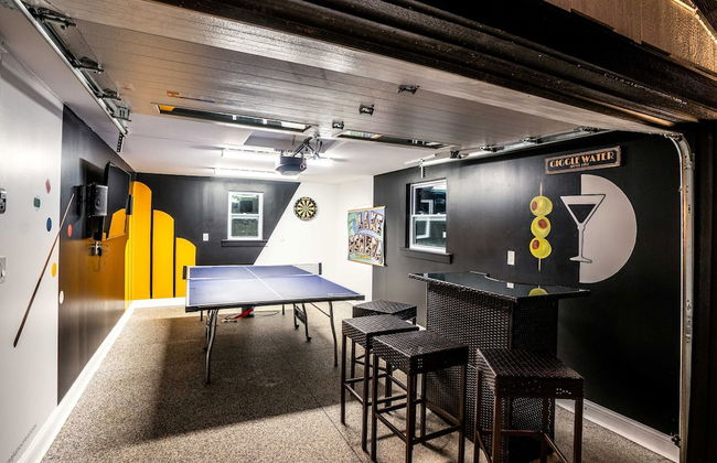 Gatsby Theme Near Downtown w Game Room, EV Charger - Foto 14