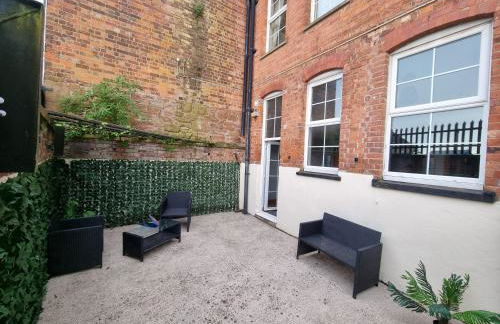 Spacious 2 bed appartment next to BAE with spa bath - Foto 13