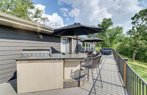 Outdoor Kitchen and Hot Tub Table Rock Lake House - Foto 22