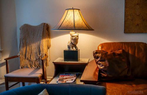 Step Back in Time Charming Victorian with Modern Amenities - Foto 34