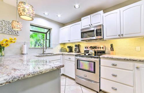 Bright & Airy Lahaina Condo - Walk to Beach! - Foto 7