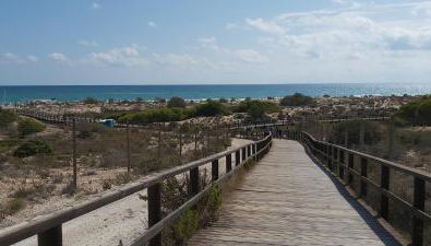Adosado con piscina y terraza a 700m de la playa - Foto 1