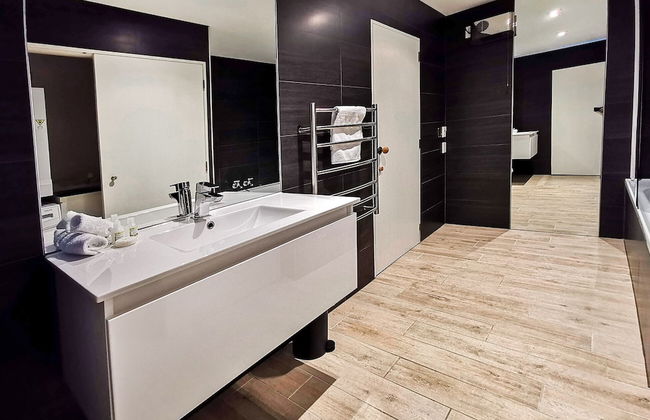 Mountain, lake, sun and this beautiful home - Foto 12