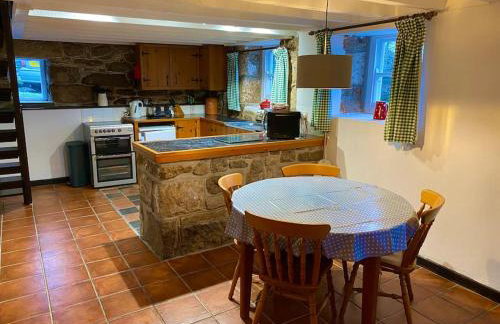 Beautiful Cornish barn in the stunning Lamorna valley with large garden - Photo 10