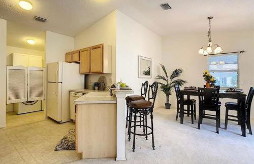 Cozy home, Right Next Door to Lake Sumter Square! - Foto 23