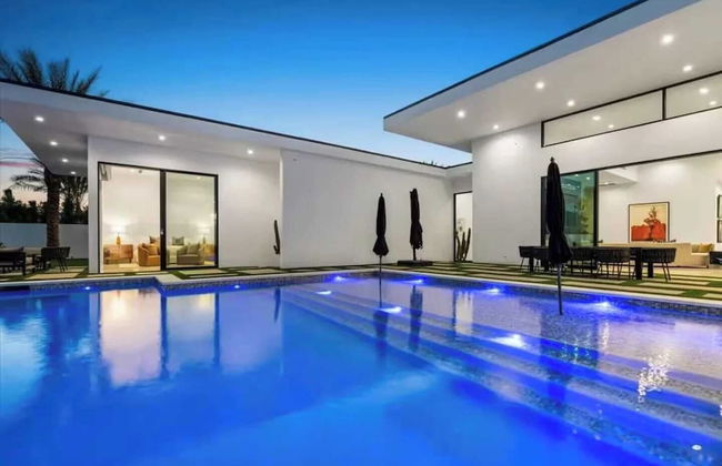 Sleeps 20 7-bedroom Villa w/ Pool, Putting Green & Hot Tub Bravo Villa #11 by Avantstay - Foto 15