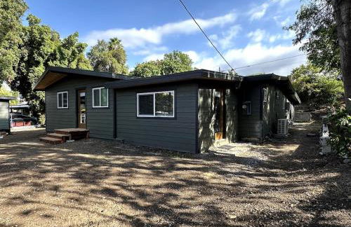 Freshly Renovated Family Home with Game Room, AC, King Bed, Luxury Bathroom - Foto 25