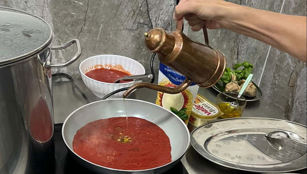 Élaboration de la sauce tomate