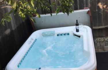 Modern Guesthouse w Private Patio and Hot Tub - Foto 24