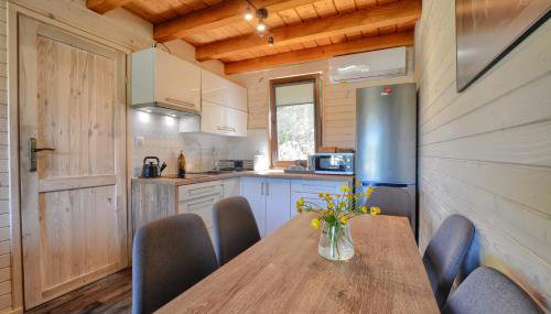 Domki pod lasem w Wojtkowej - Foto 3, stove, minibar