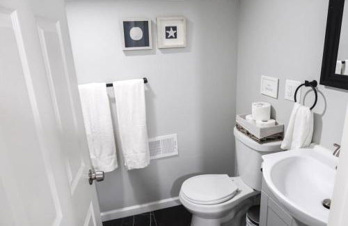 8BR 4BA Home Near NYC -Sleeps 16 - Foto 15