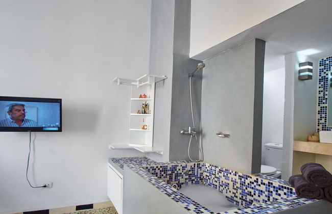 Lujoso Apto WIFI Gratis Balcon y Jacuzzi - Photo 25