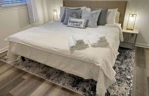 NEW King Beds, 86 inch RokuTV, and Massage at the Comfort Haven - Foto 10