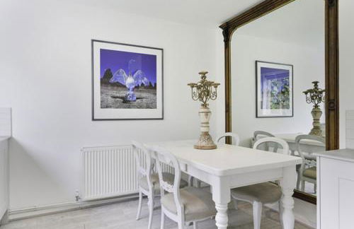 Designer Cottage with Parking - Esher Surrey - Pass the Keys - Foto 7