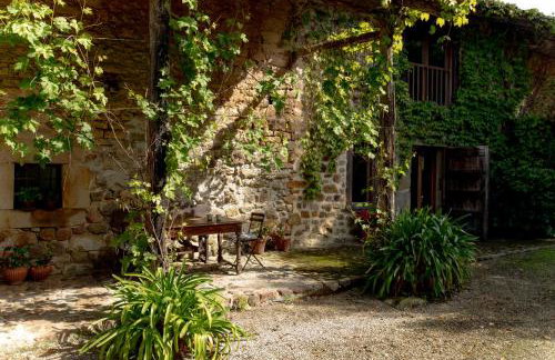 Gatehouse of the Palacio de Hualle near Comillas - Foto 2