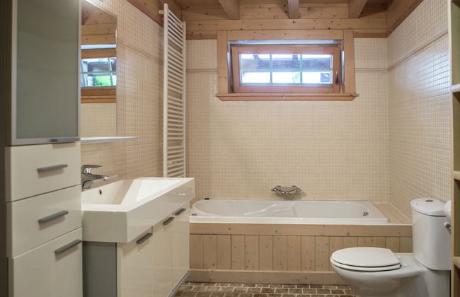 Affluent Chalet in Septon with Whirlpool, Sauna, Hot Tub - Foto 18