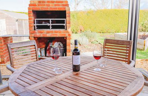 Cottage with Hot Tub - near Cheltenham and Tewkesbury - Photo 10