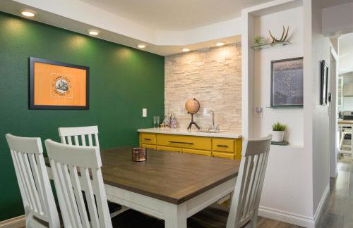 Cozy Family Retreat with Yard - Walk to Olde Town - Foto 10