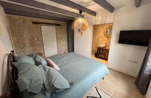 At Stéphanie and Damien's, Charming stone and pool - Foto 6