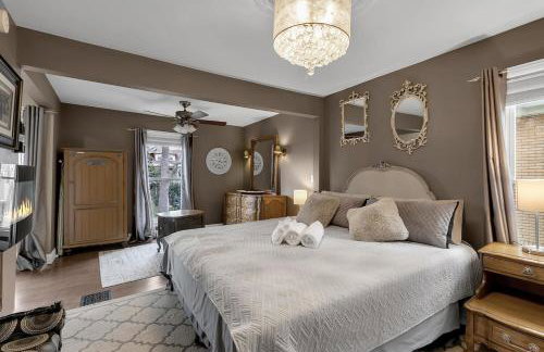 5BR Family Victorian Walk2Falls KingSuite Gameroom - Foto 17