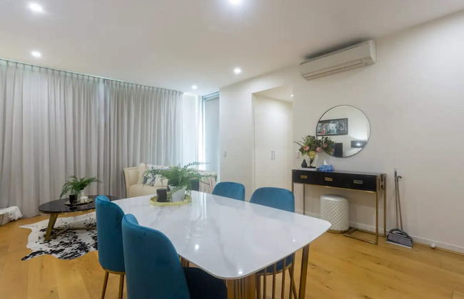 Brilliant 3 Month Corporate Rental With Balcony - Photo 16