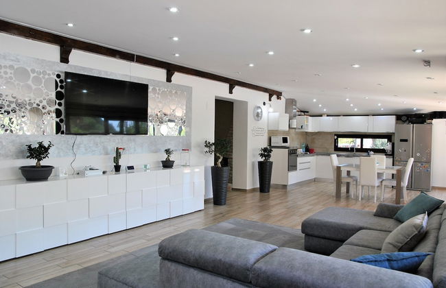 Villa Giselda With Private Pool and Outdoor Whirpool - Photo 11