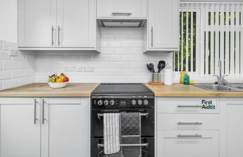 Elegant 3 Bedroom Detached House By Your Lettings Short Lets & Serviced Accommodation Peterborough With Free WiFi & Parking - Foto 7