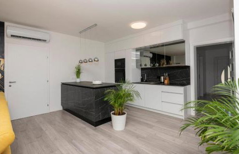 Cozy Home In Veliki Brocanac - Foto 7