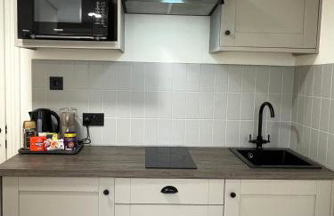 A4 HighTown Studio Apartment, Steps from Luton Train Station - Foto 15