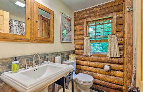 Private Wooded Cabin 7 Mi to Mount Snow! - Foto 16