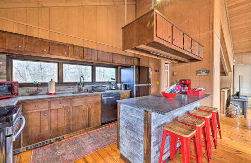 Fire Pit and Grill Lakefront Poconos Cottage! - Foto 14