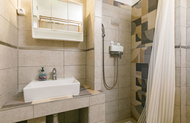 2 bedroom House in Siófok with garden and hot tub - Photo 10