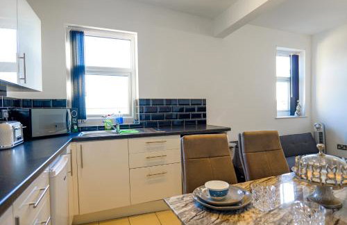 Zeenat Central Bury - Modern 2BR with Free Parking Sleeps 6 - Foto 24