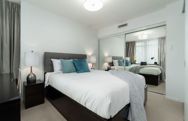 Modern Condo in Financial District - Photo 7