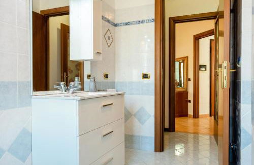 GuestHost - Casa del Giardino Apt with Shared Patio - Photo 29