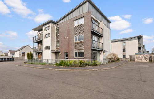 Modern Stirling Apartment - Free Parking - Photo 40