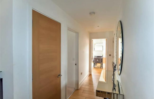 Luxury 3-bed Top Floor Penthouse in Brentford - Foto 12