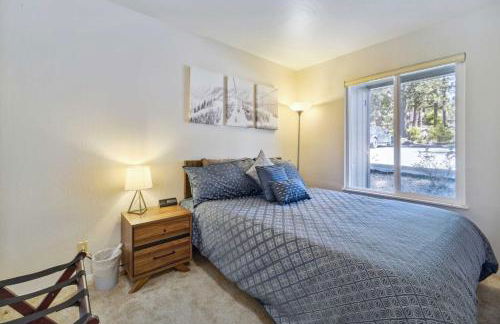 10 Mi to Palisades Tahoe! Condo with Game Room - Foto 15