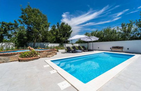 4 Bedroom Lovely Home In Veliki Vareski - Foto 8