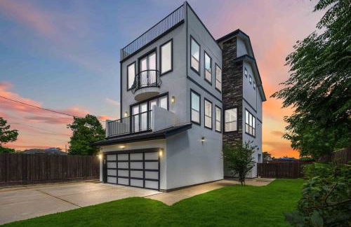 Resort vibe with Pool and Hot tub Downtown skyline views - Photo 48