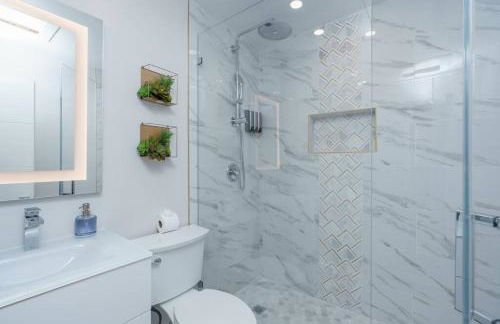 New! Miami & Calle Ocho Simpson's Funhouse! - Photo 25