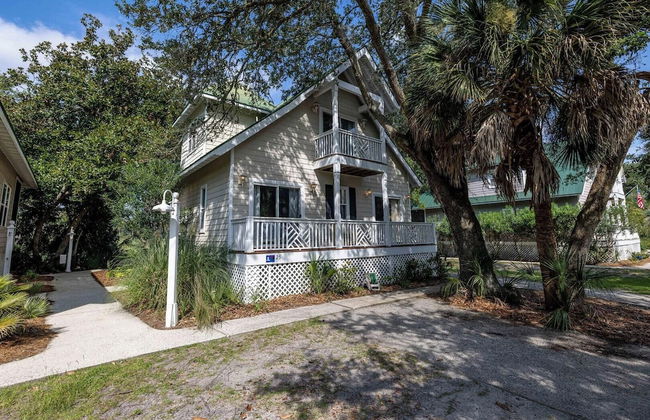 Spacious Two-story Home w/ Porch Views of Golf Course - Steps From Marina - Photo 38