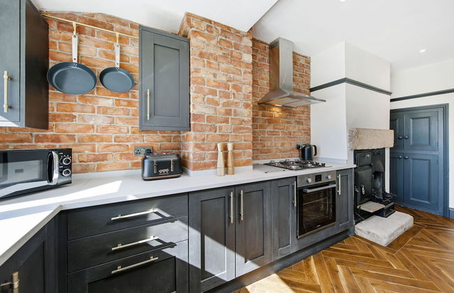 Host Stay Charnwood Cottage - Photo 3